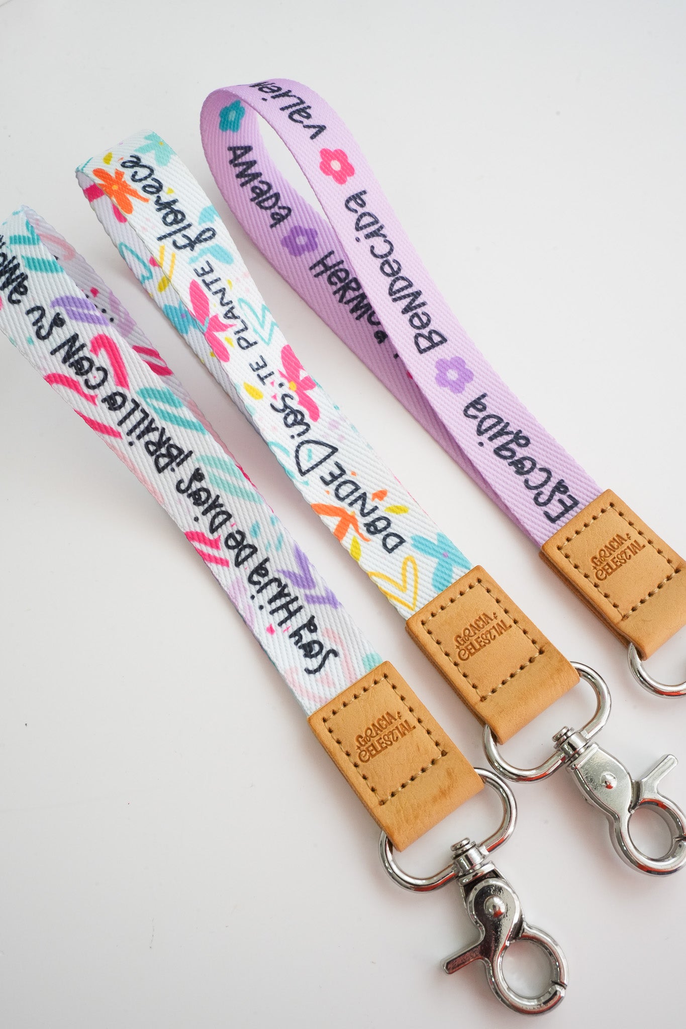 Donde Dios te plante florece Wrist Key Chain