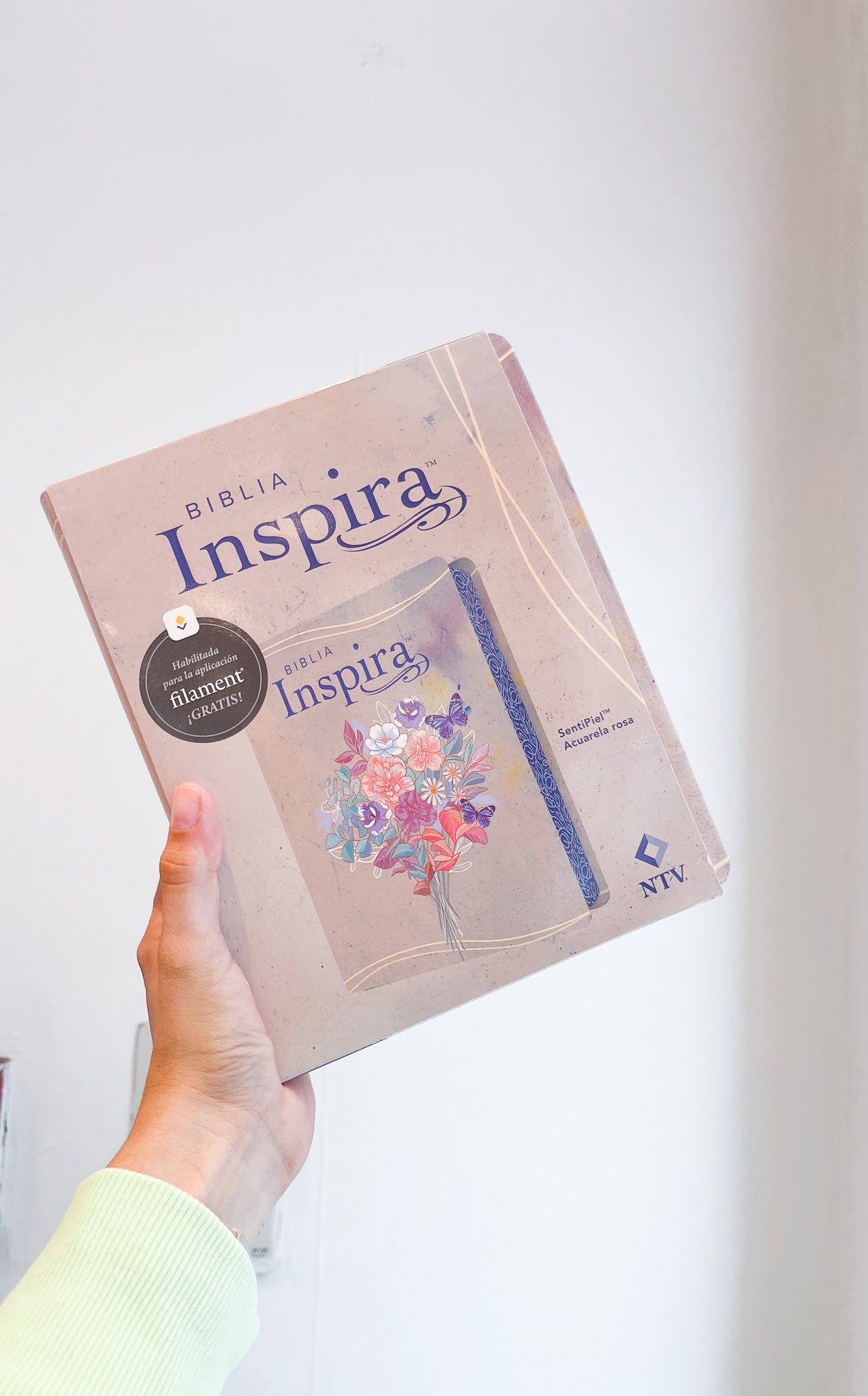 Biblia Inspira Flowers and Butterfly