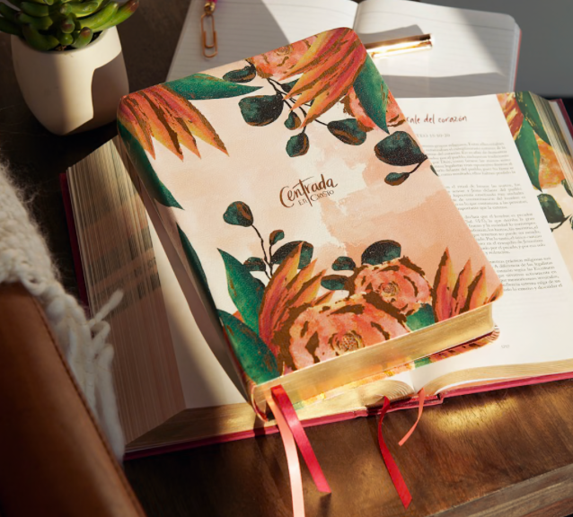 Biblia Centra en Cristo Biblia Devocional Flower RVR1960 Centrada